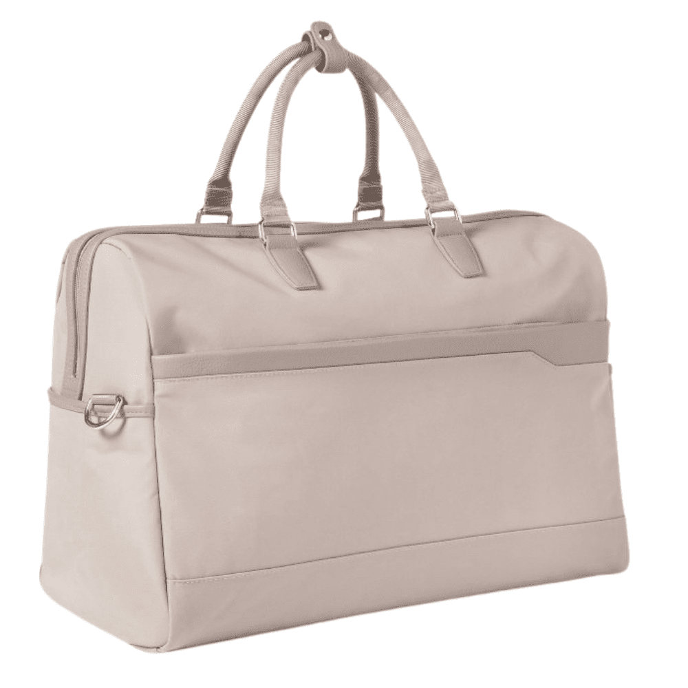 Looking for a stylish, spacious weekender bag that can keep up with your jet-setting lifestyle? Look no further than the Open Story Weekender Bag. This fashionable duffel is perfect for short trips or weekend getaways