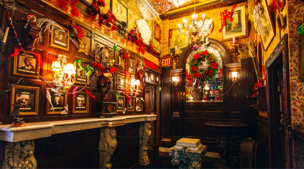 Oscar Wilde Christmas Themed Restaurant NYC.