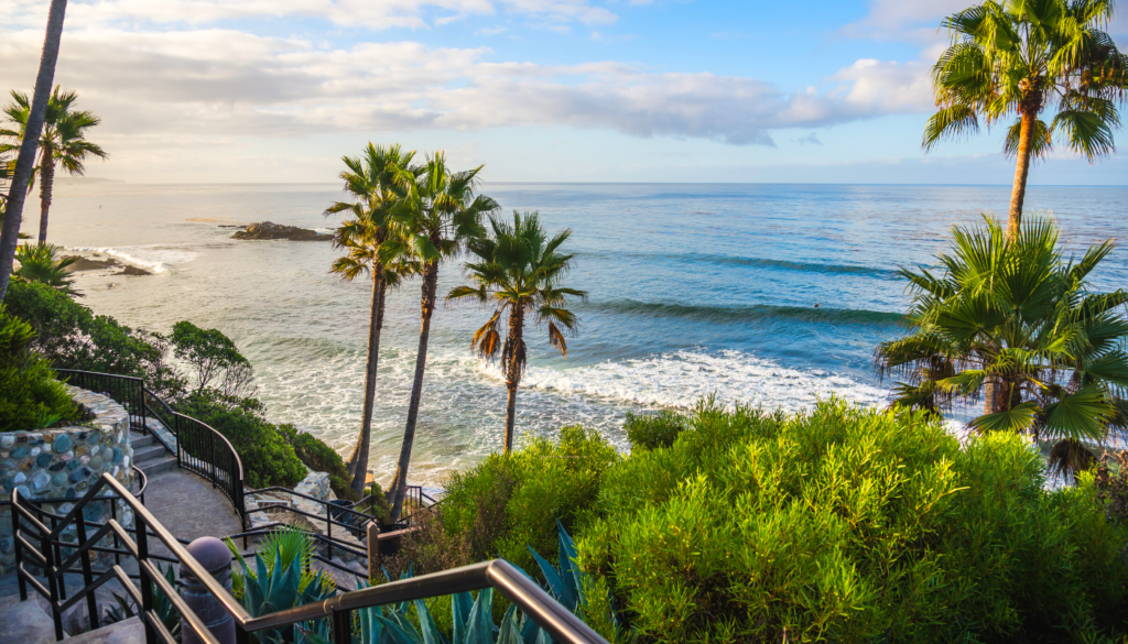 Laguna Beach California is a top warm winter getaway in USA. Stunning beaches, cliffs, hotels, food and people.