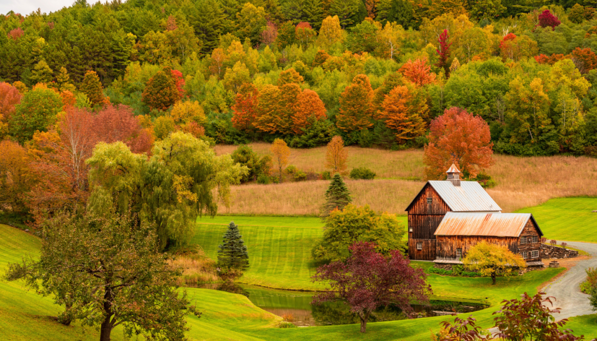 Best Fall Vacations on the East Coast - Small Towns Big City